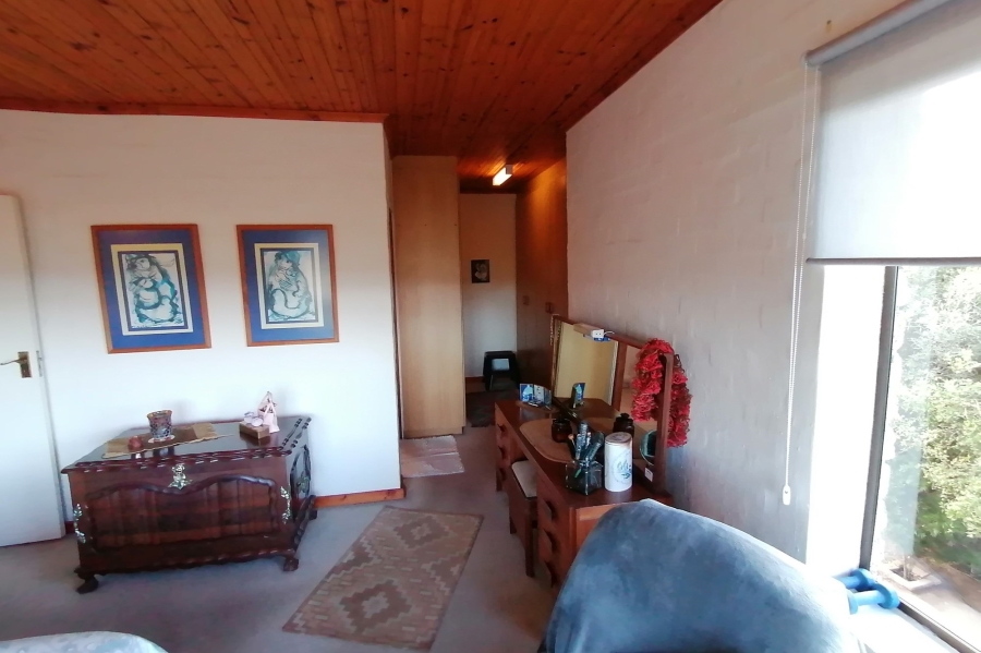 6 Bedroom Property for Sale in Bergsig Western Cape